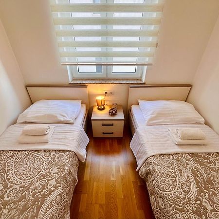Apartments Maslina & Pinija 茨里克韦尼察 外观 照片